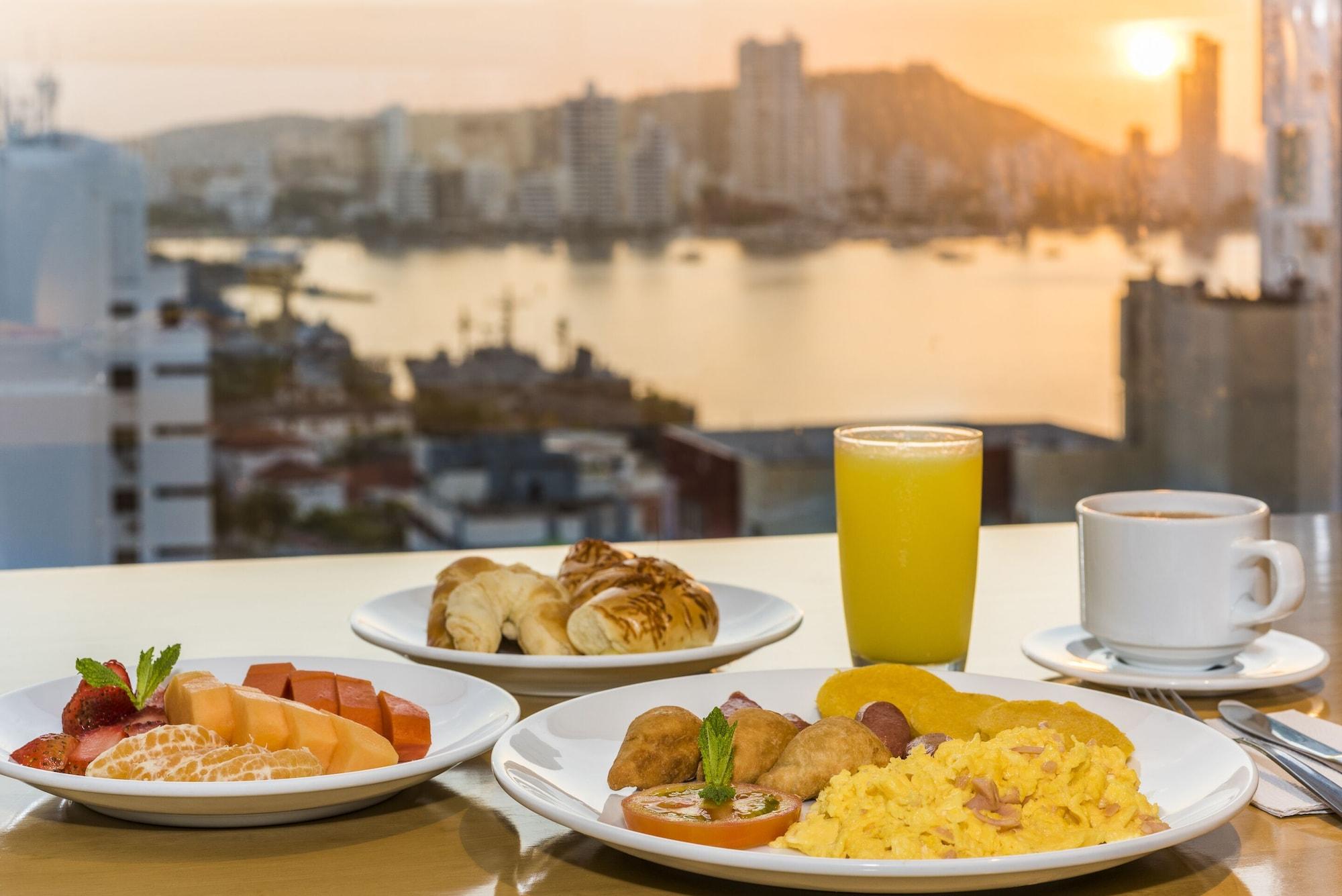 Restaurant Holiday Inn Express Cartagena Bocagrande by IHG