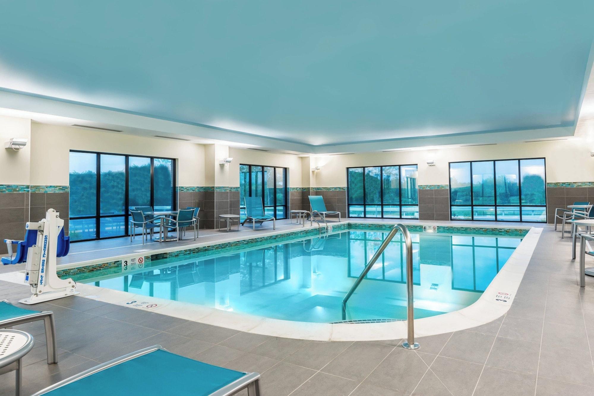 Vista Piscina TownePlace Suites Latham Albany Airport