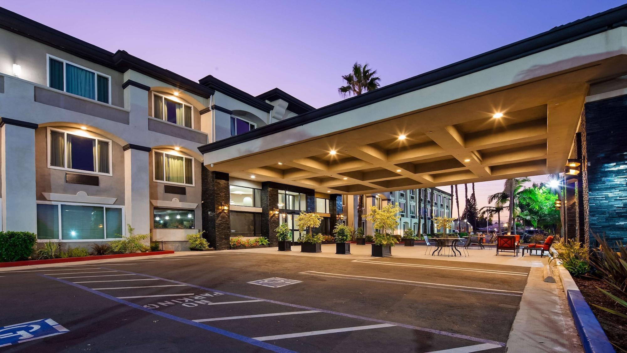 Vista Exterior Best Western Plus Anaheim Orange County Hotel