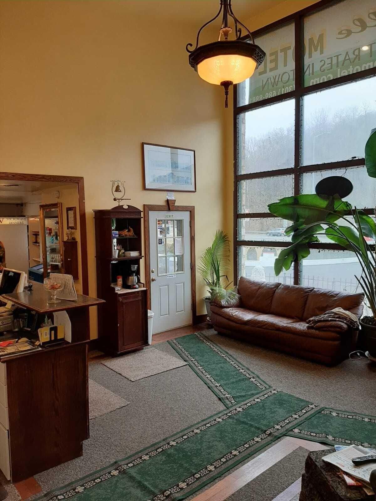 Vista Lobby Clarysville Motel