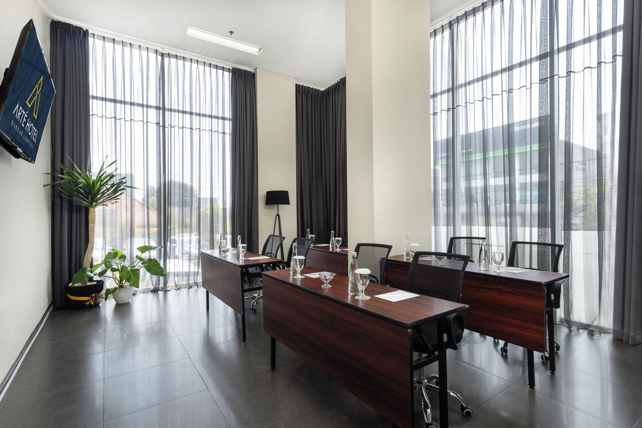 Centro de Negocios Whiz Prime Hotel Ahmad Yani Lampung