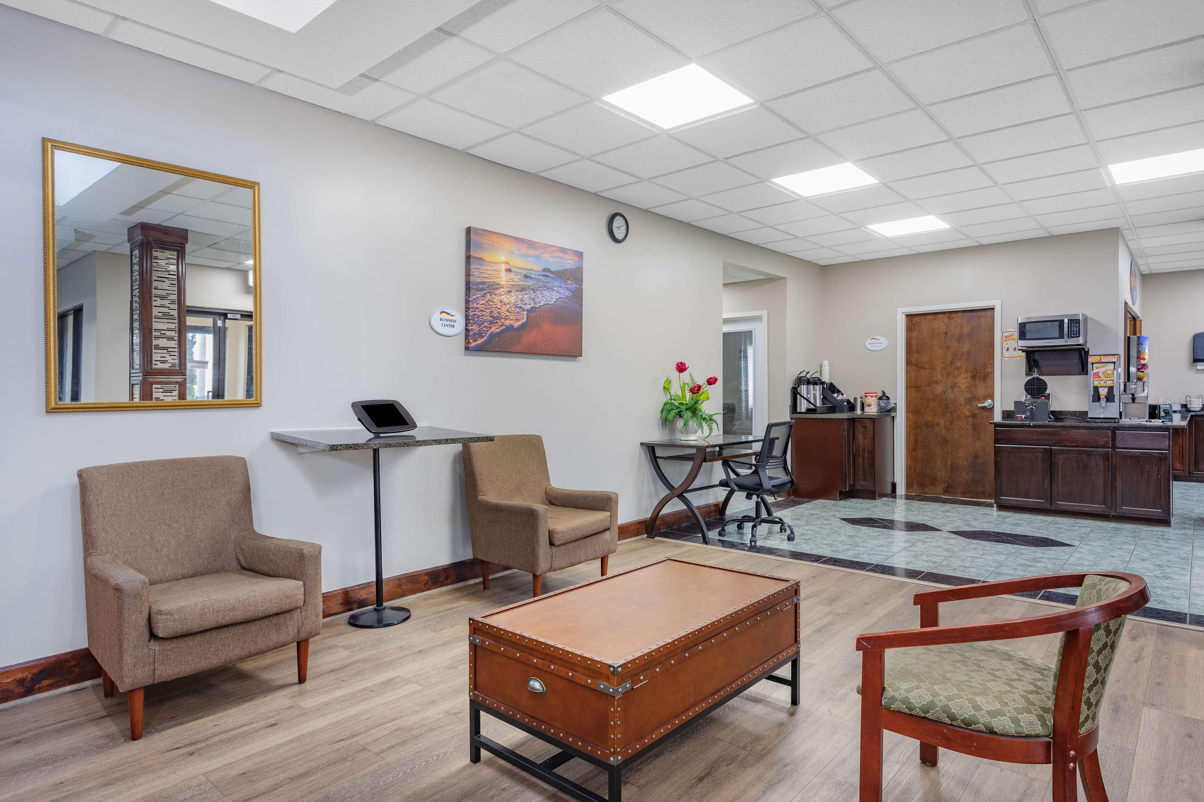 Vista Lobby Baymont by Wyndham Midway