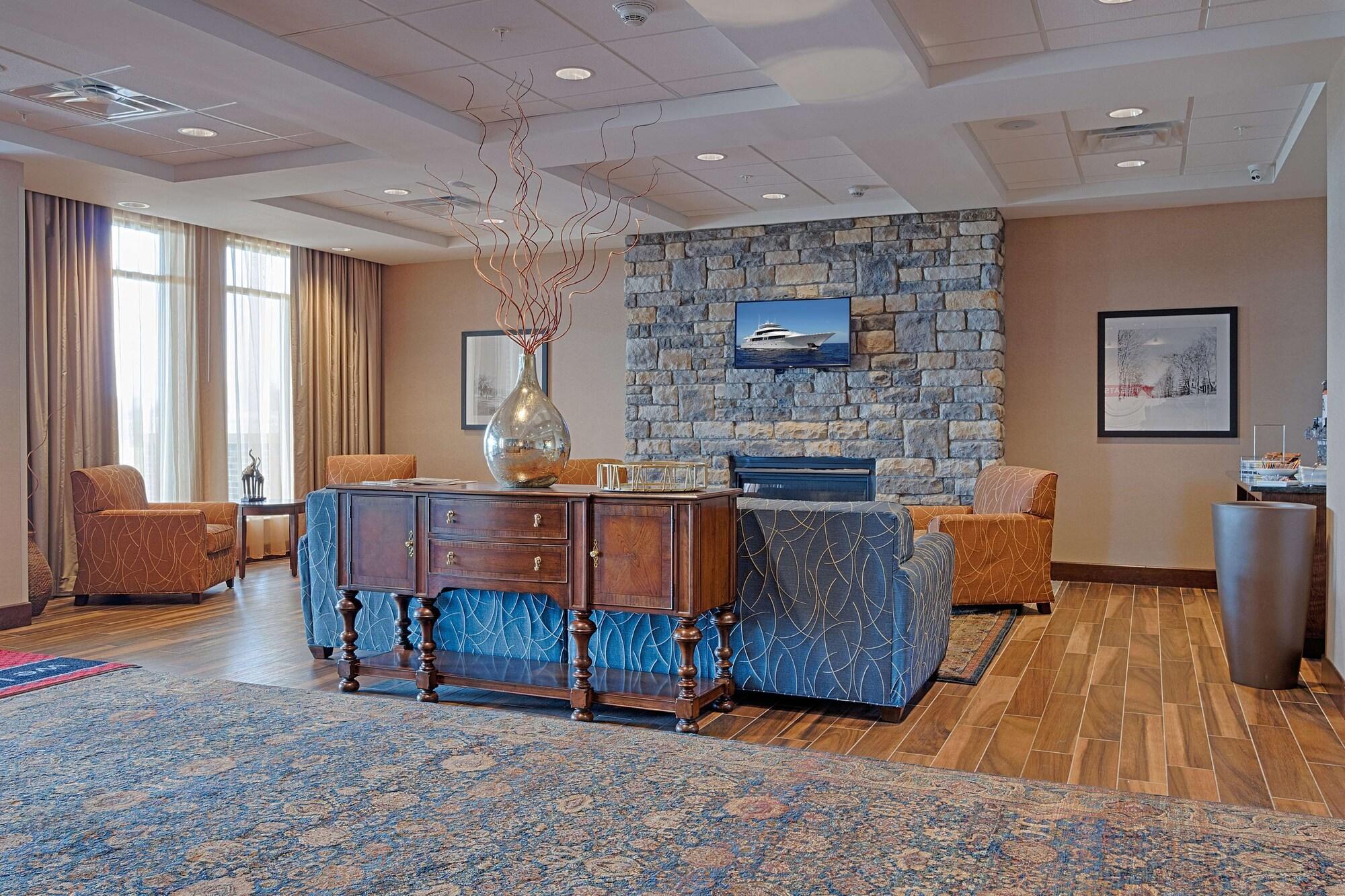 Vista Lobby Hampton Inn & Suites Cazenovia