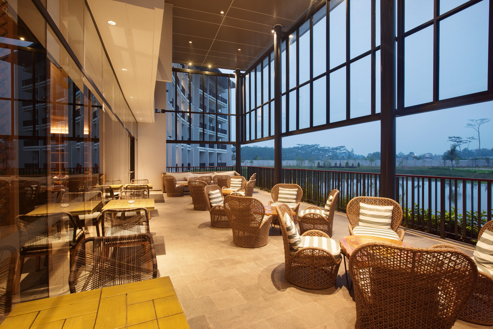 Restaurant Hotel Santika Premiere Bandara - Palembang