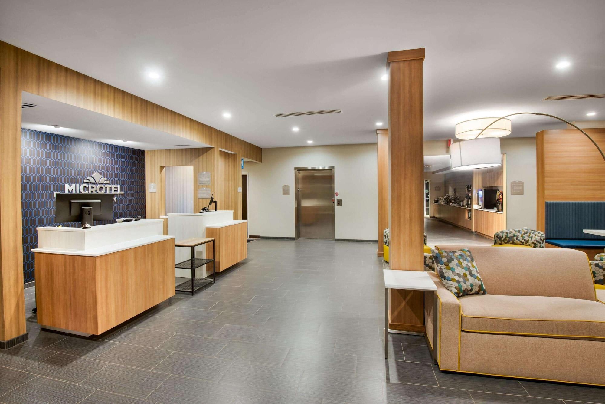 Vista Lobby Microtel Inn & Suites by Wyndham Warsaw