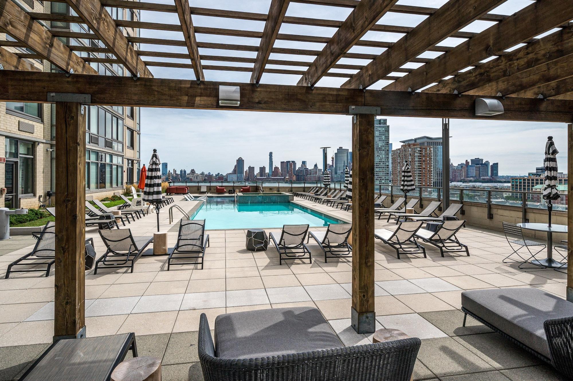 Vista Piscina Global Luxury Suites Downtown Jersey City
