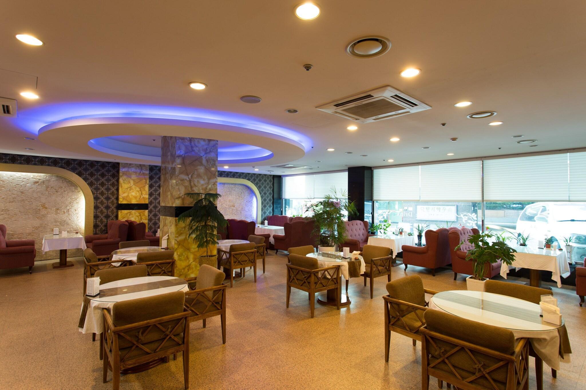 Bar/Salón Benikea Hotel Daelim