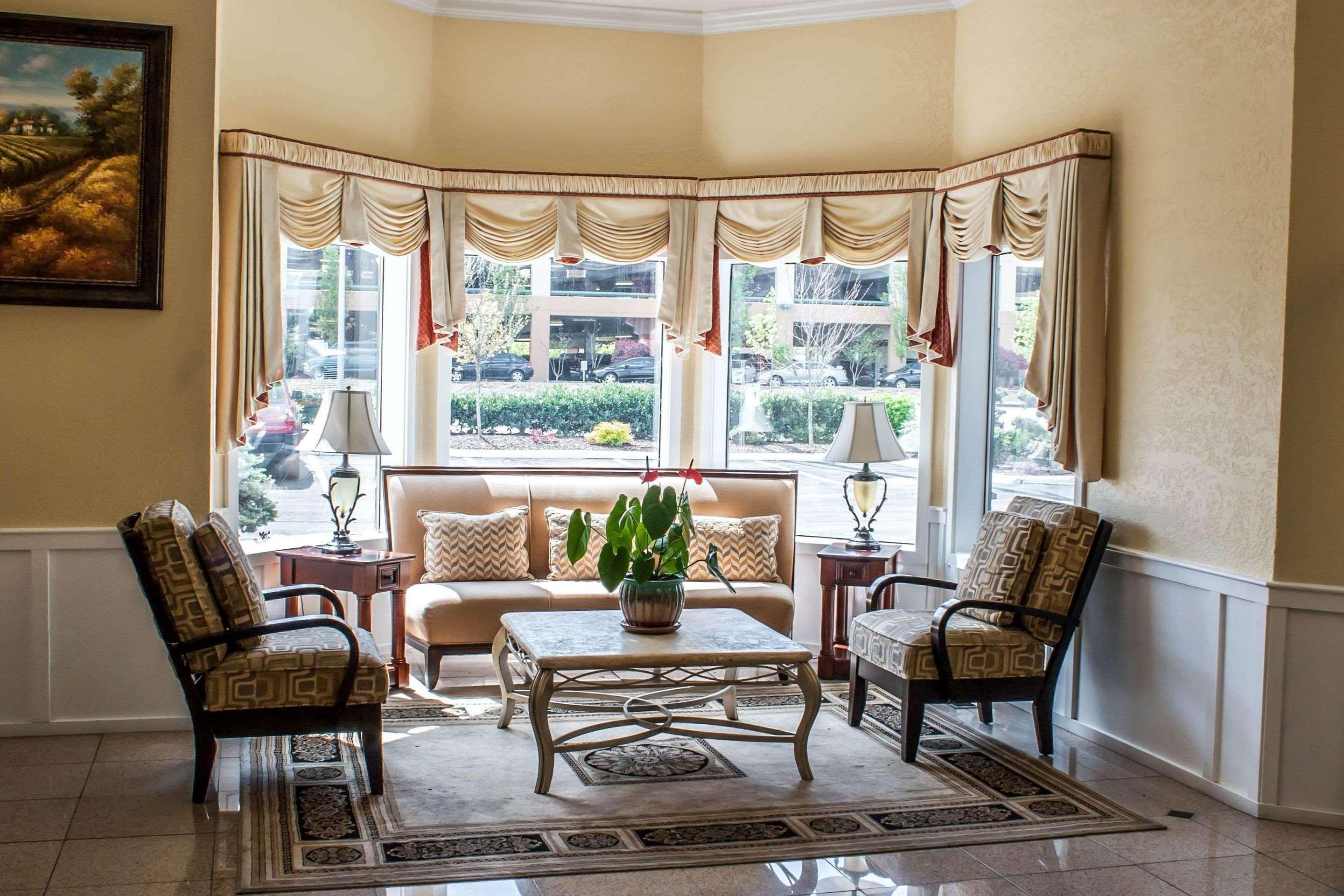 Vista Lobby Quality Inn & Suites Fife Seattle