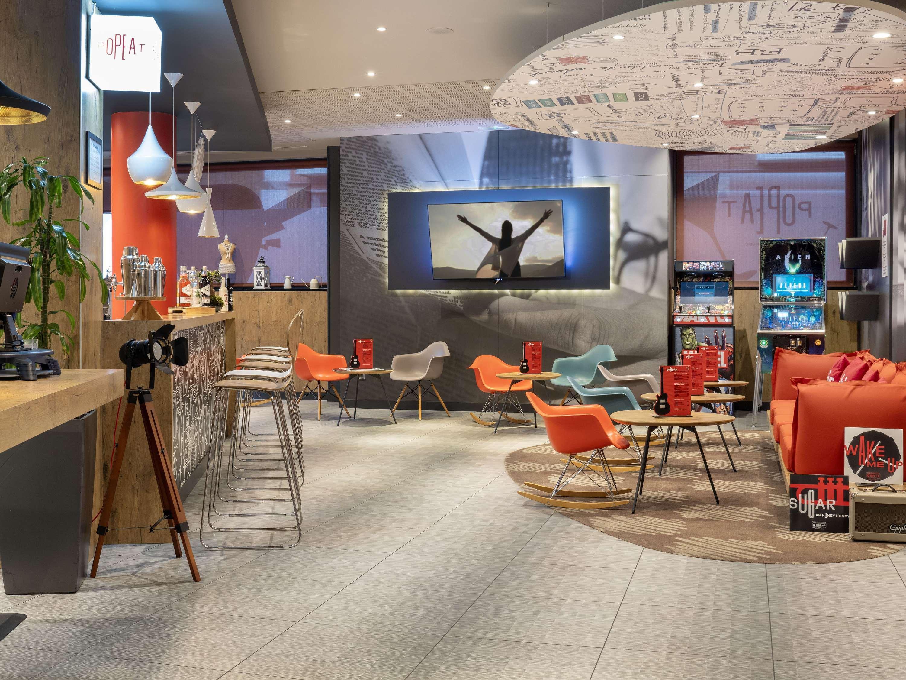 Bar/Salón ibis Madrid Aeropuerto Barajas