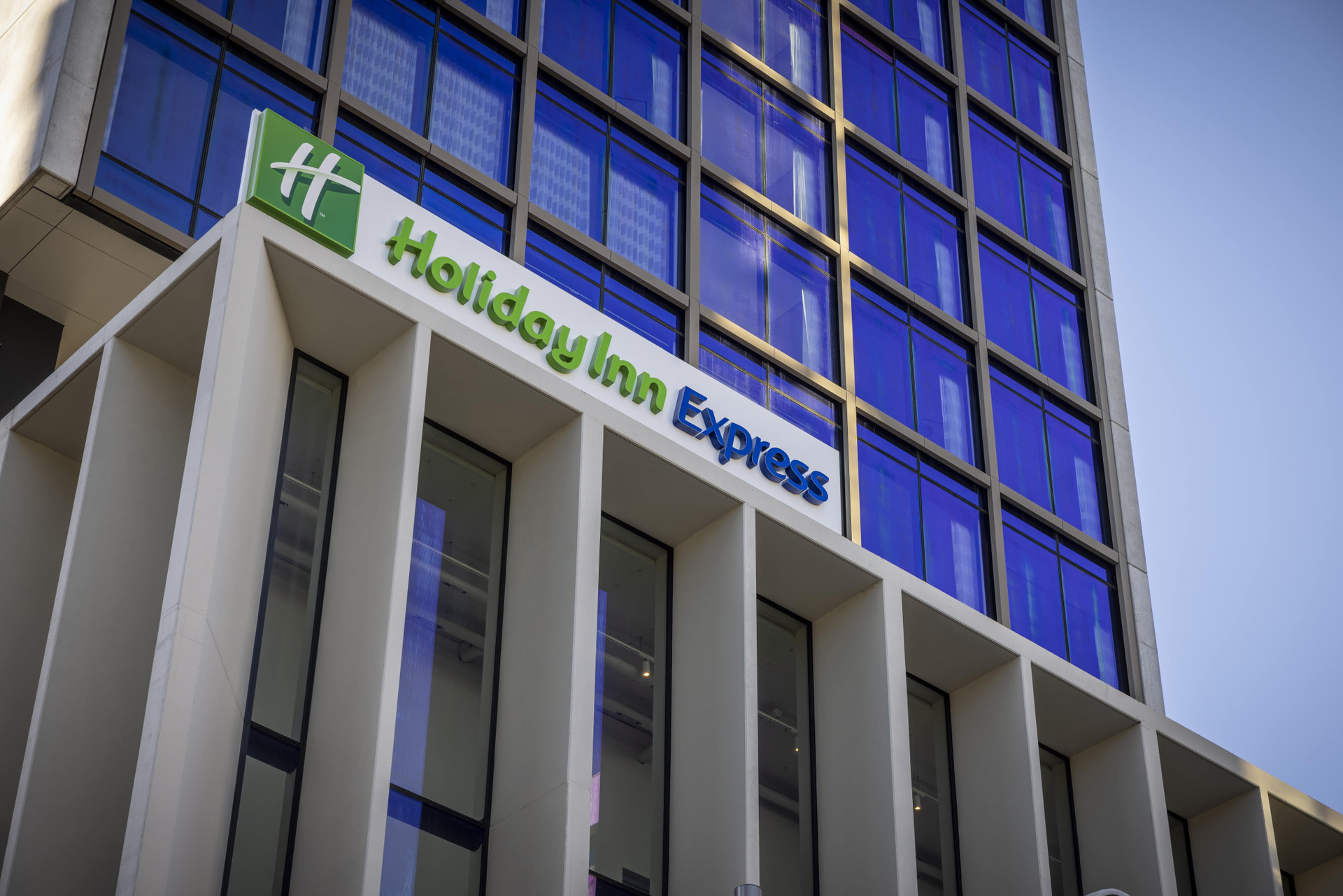 Vista Exterior Holiday Inn Express Auckland City Centre by IHG