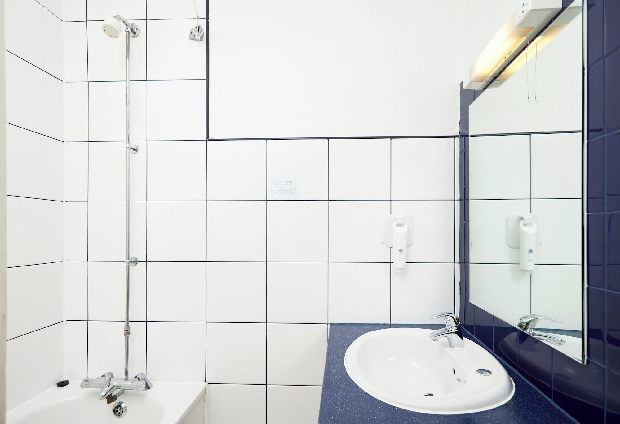 Equipamiento de Habitación Cross Roads Hotel by Greene King Inns