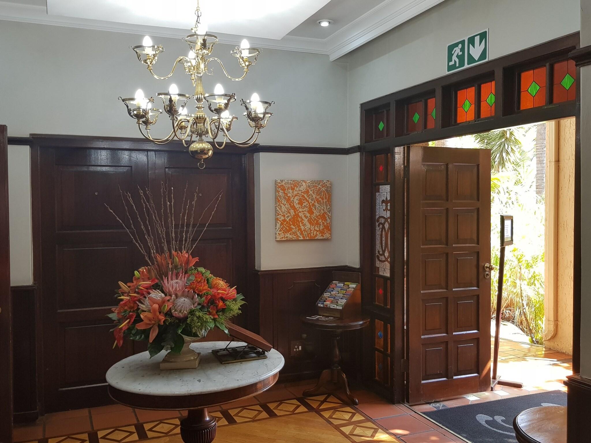 Vista Lobby Court Classique Suite Hotel