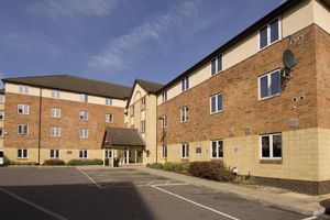 Alojamiento - Premier Inn Slough