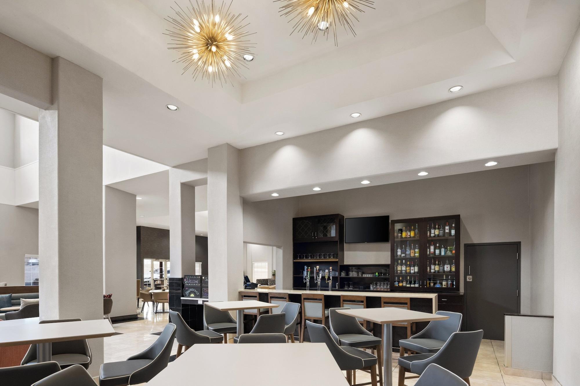 Bar/Salón Holiday Inn & Suites Albuquerque Airport by IHG