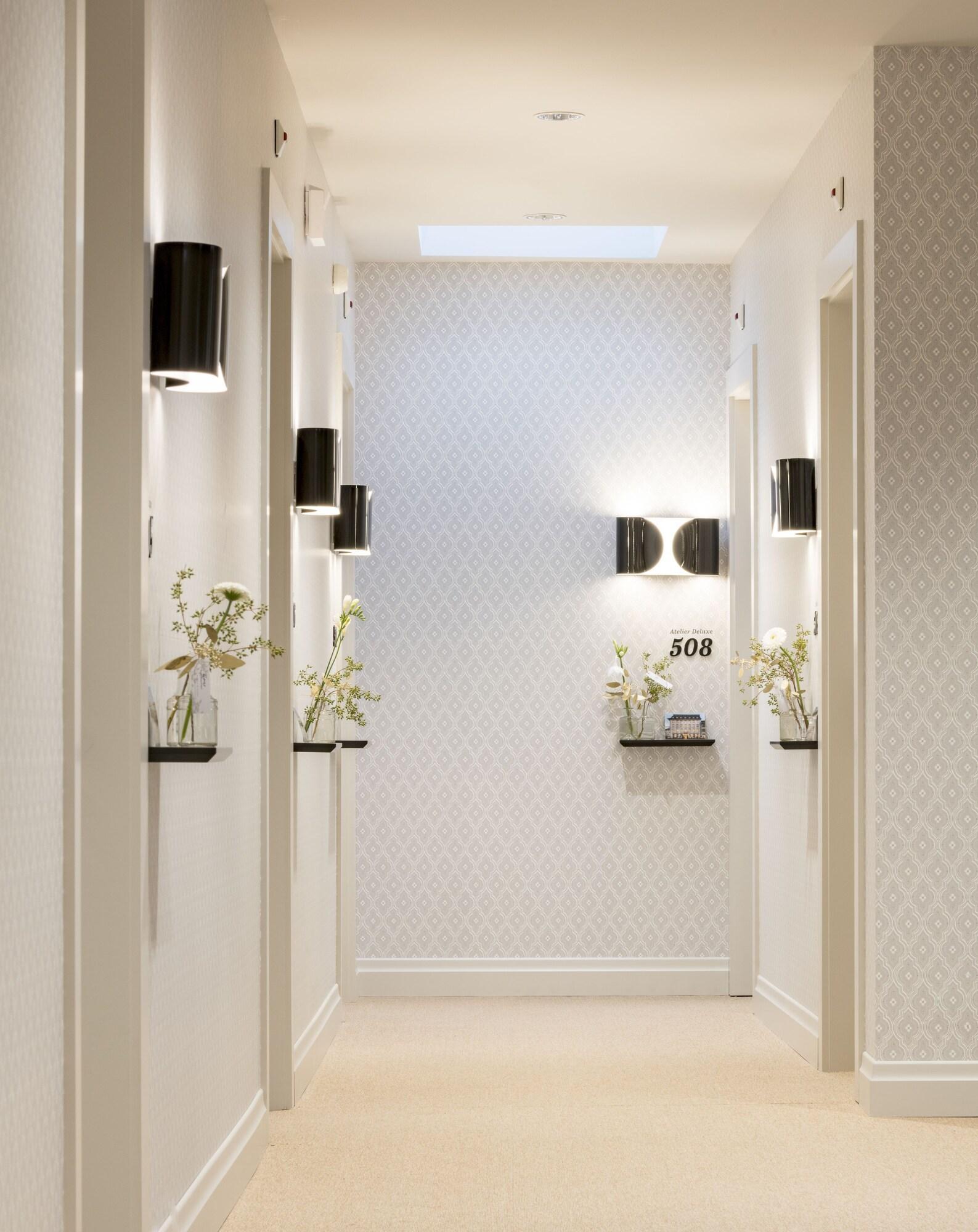 Vista Lobby La Couronne Atelier Dependance