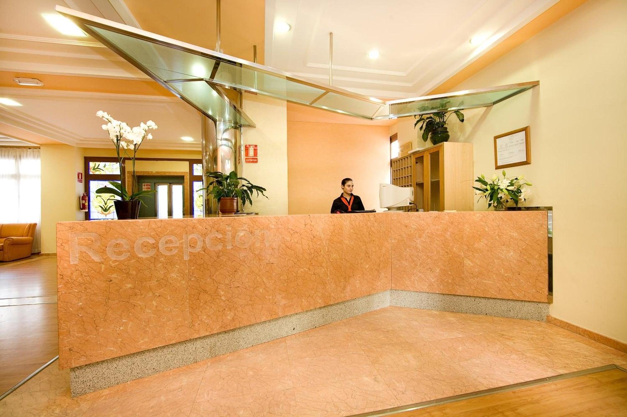 Vista Lobby Hotel Monarque Cendrillón