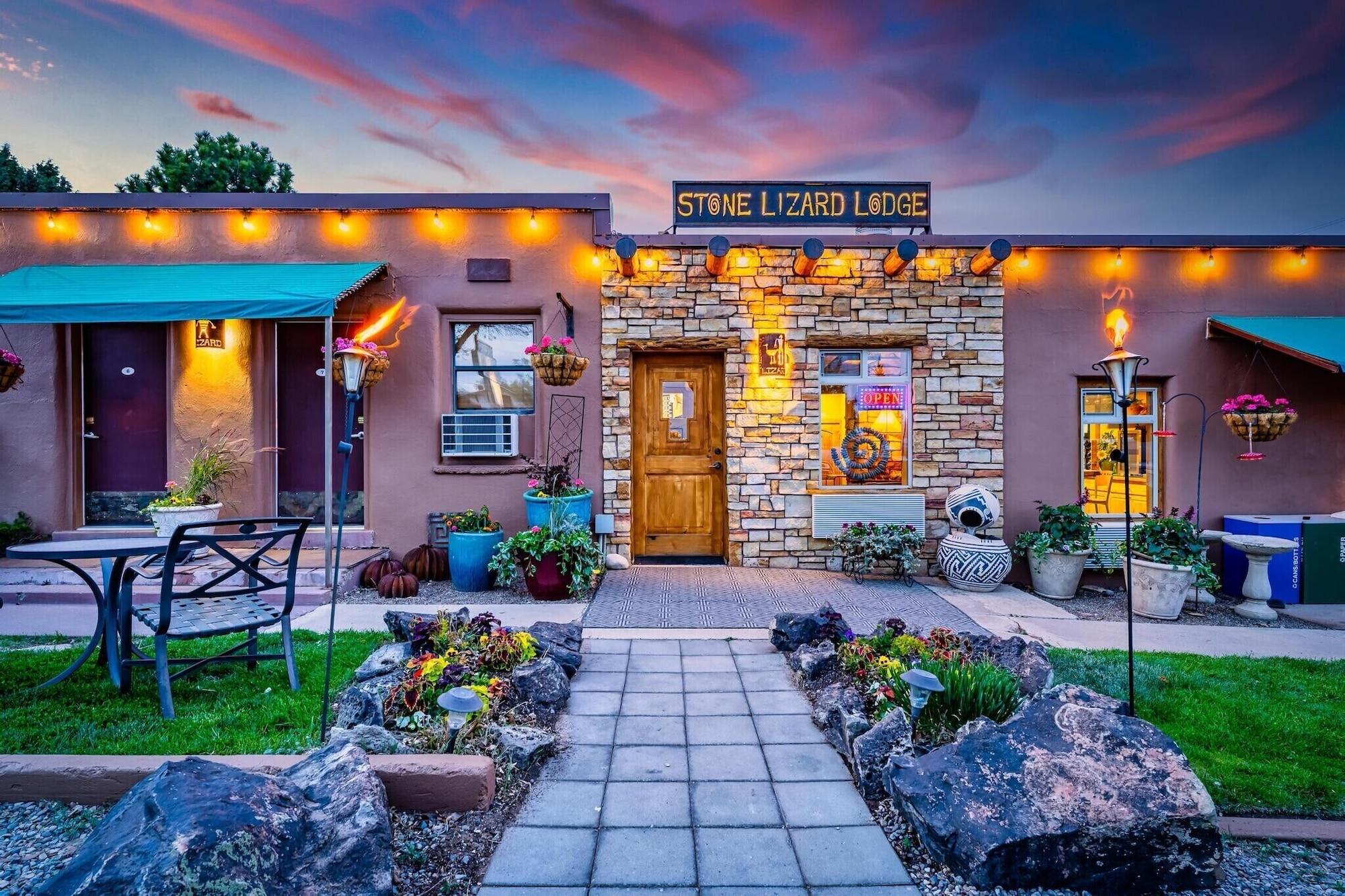 Varios Stone Lizard Lodging