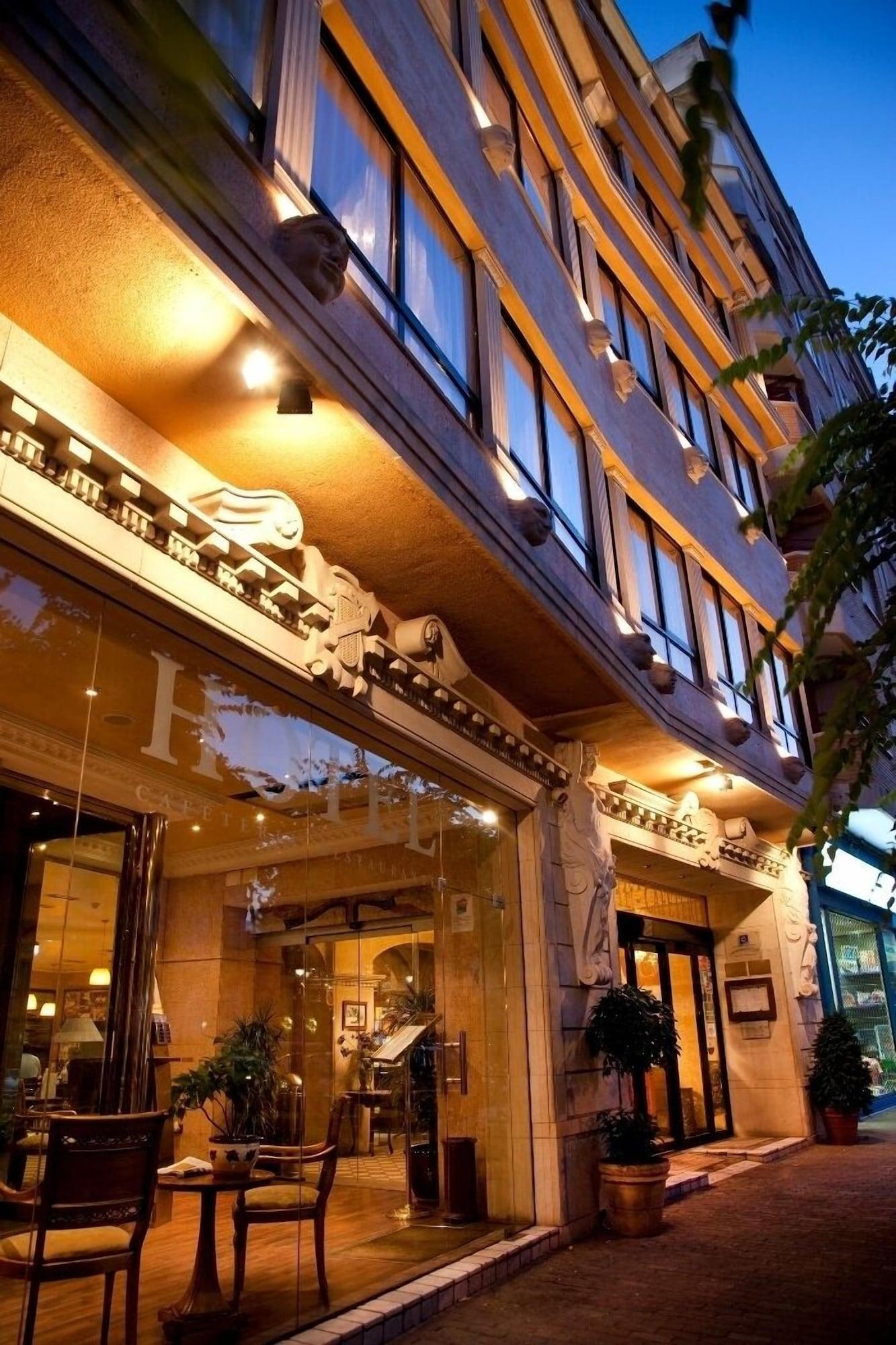 Vista Exterior Hotel Juanito
