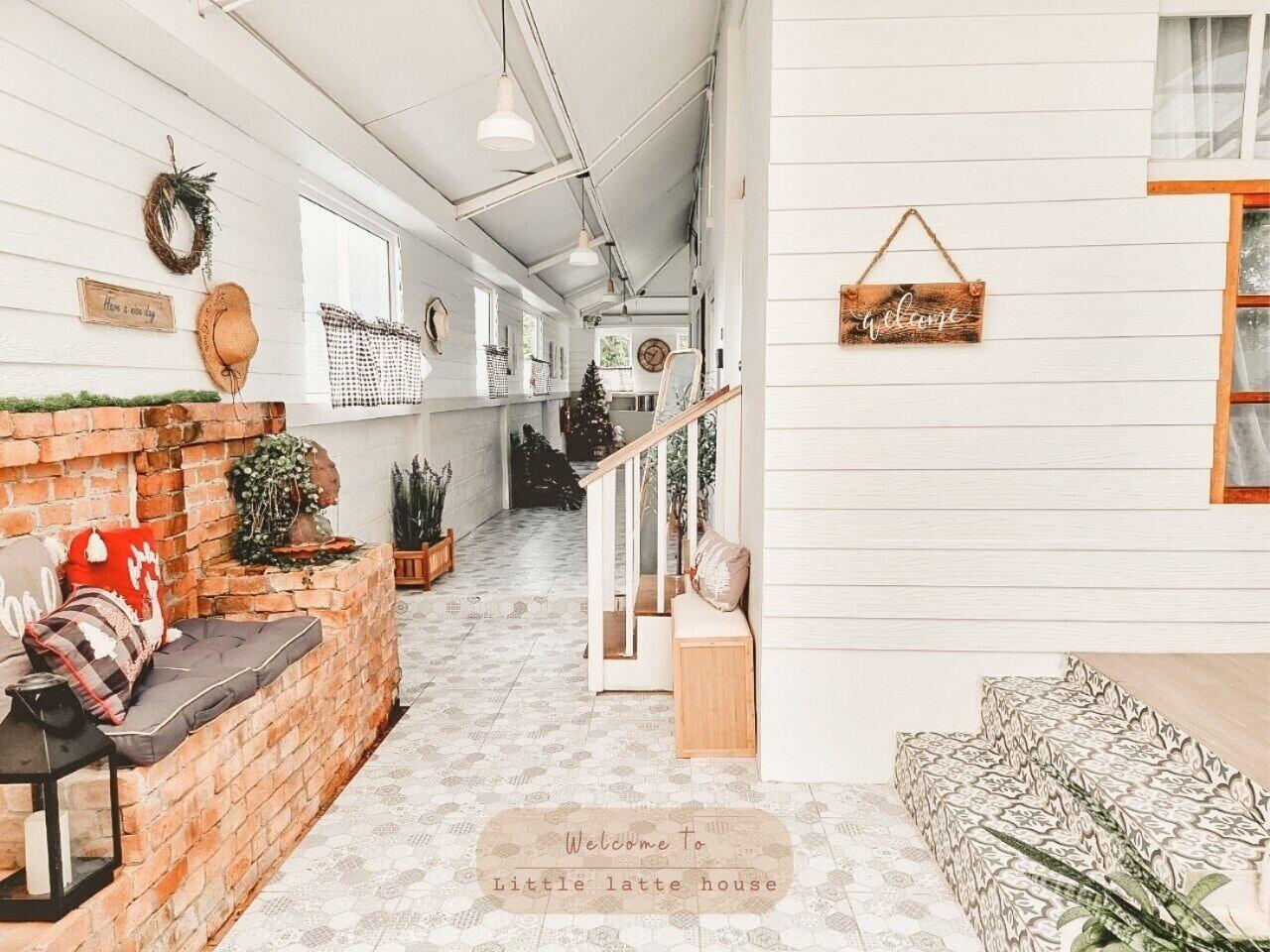 Vista Lobby Little Latte House