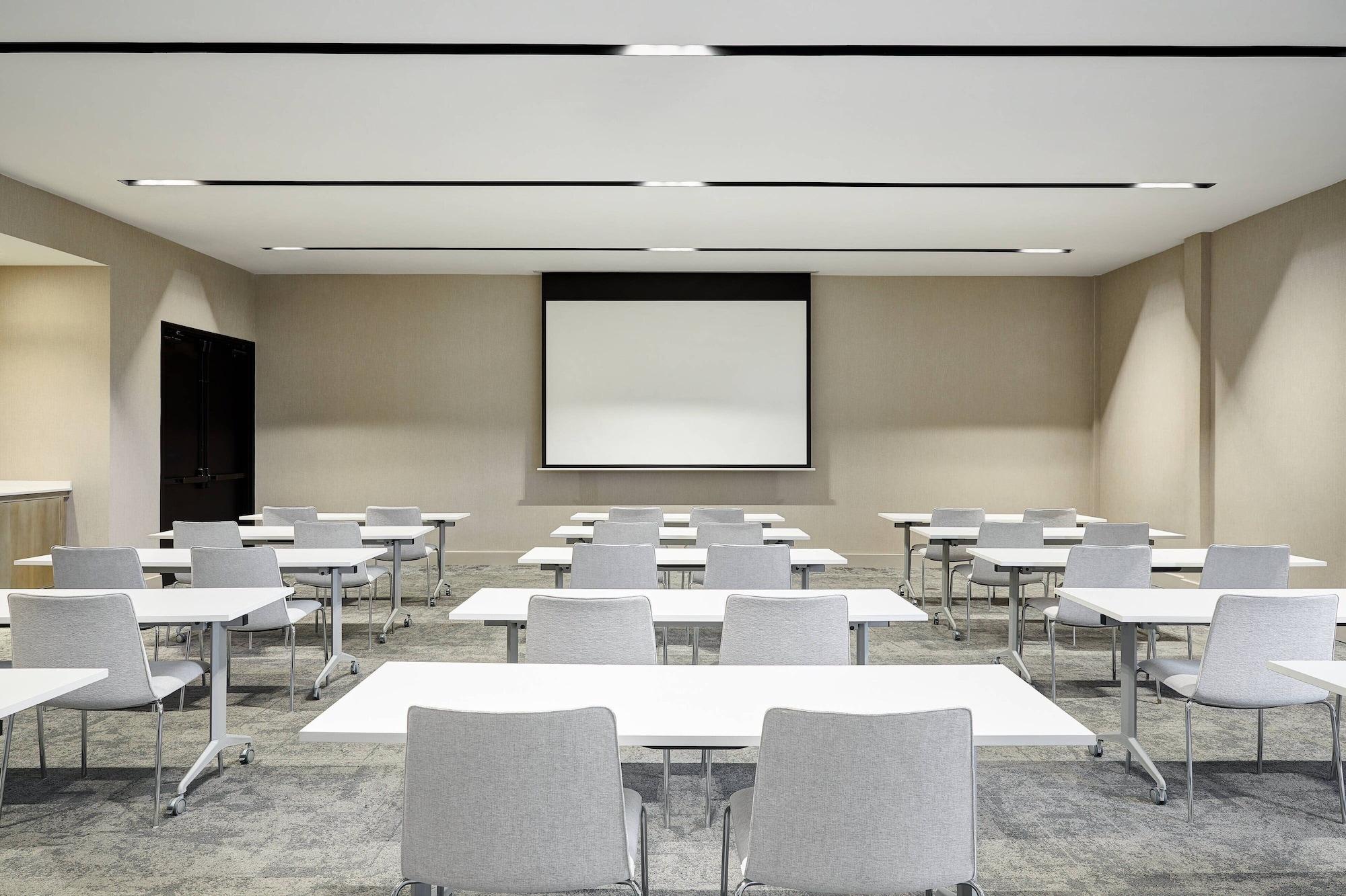 Sala de Reuniones AC Hotel by Marriott Tampa Airport