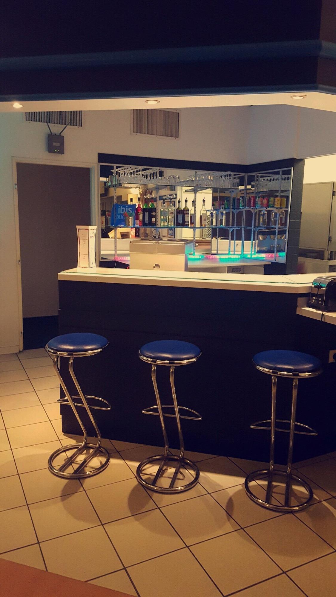 Bar/Salón ibis budget Alès Saint Christol