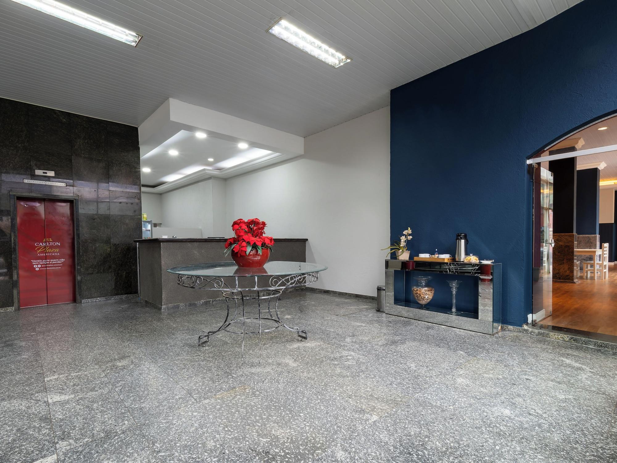 Vista Lobby Carlton Plaza Americana