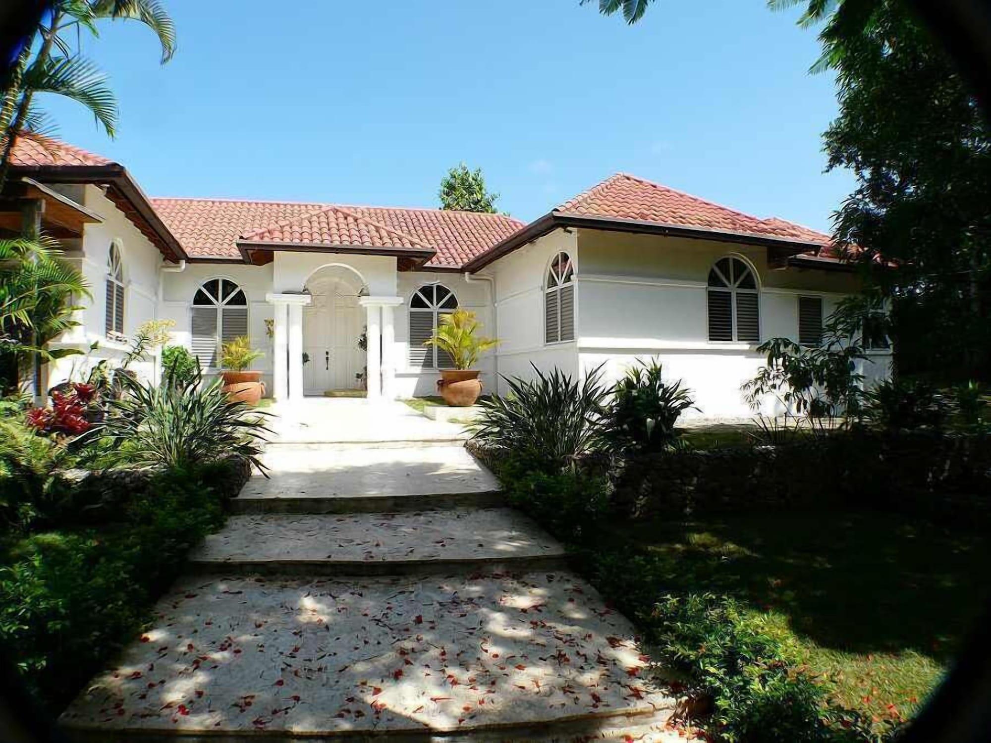 Vista Exterior VLC Guesthouse Sosua