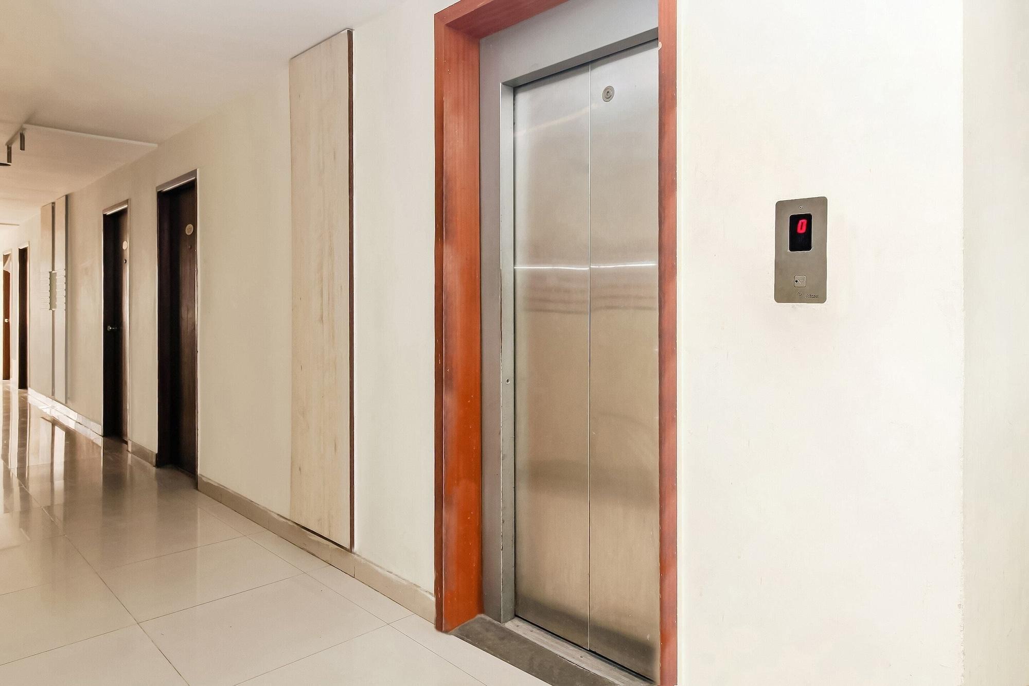 Comodidades del Alojamiento OYO 9386 Begumpet