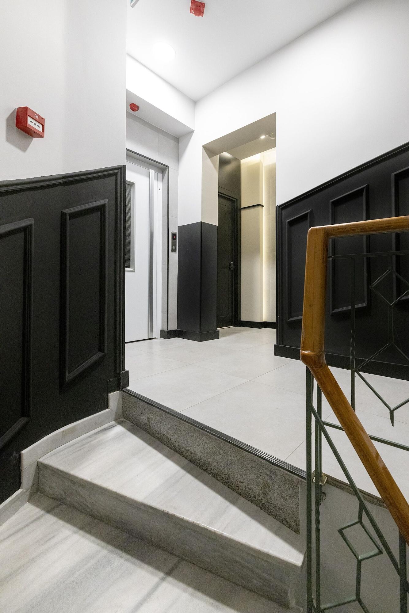 Varios Upside Apartments