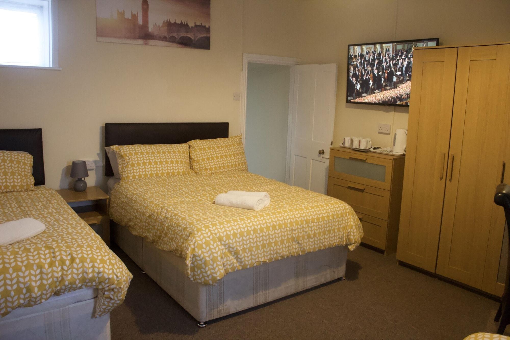 Varios Elm Tree Guest House