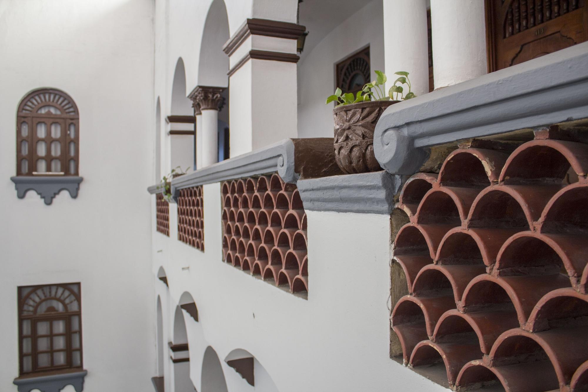 Varios Hotel Colonial