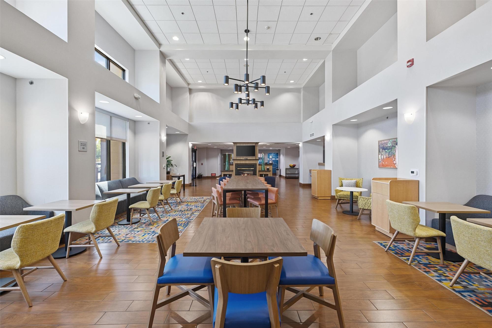 Restaurant Hampton Inn And Suites Madera