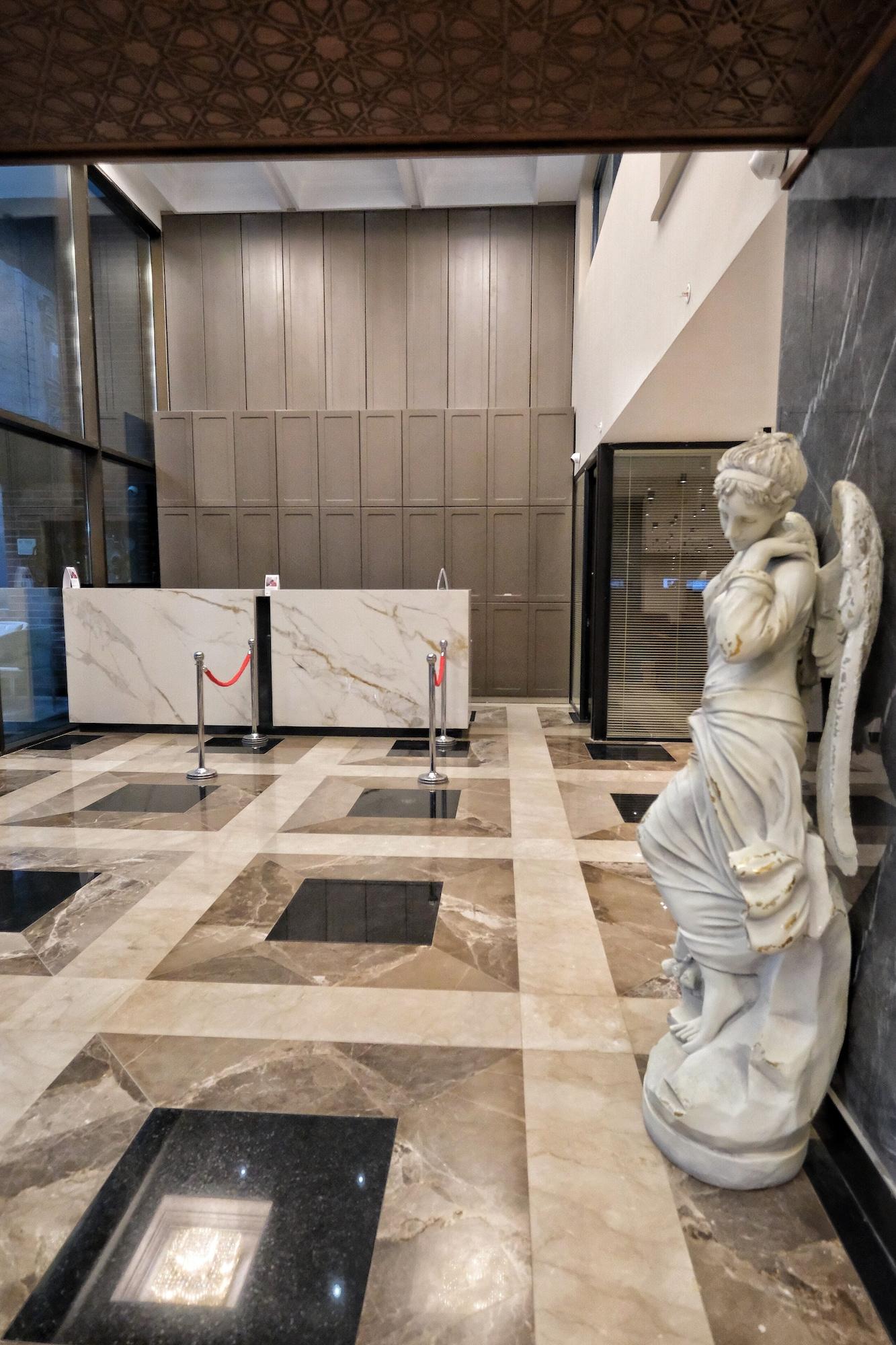 Vista Lobby Park Dedeman Van