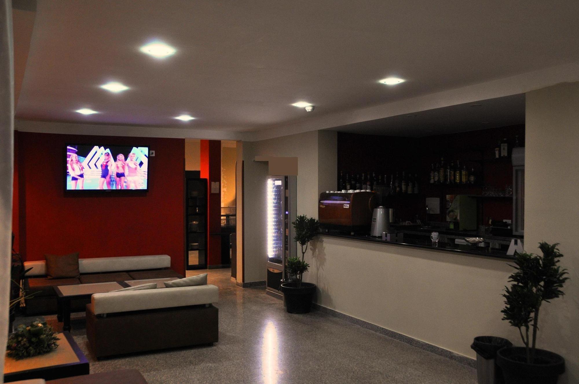 Bar/Salón Jonico