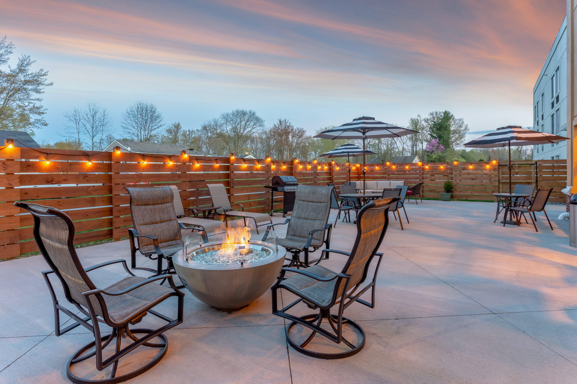 Vista Exterior Holiday Inn Express & Suites Scottsburg by IHG