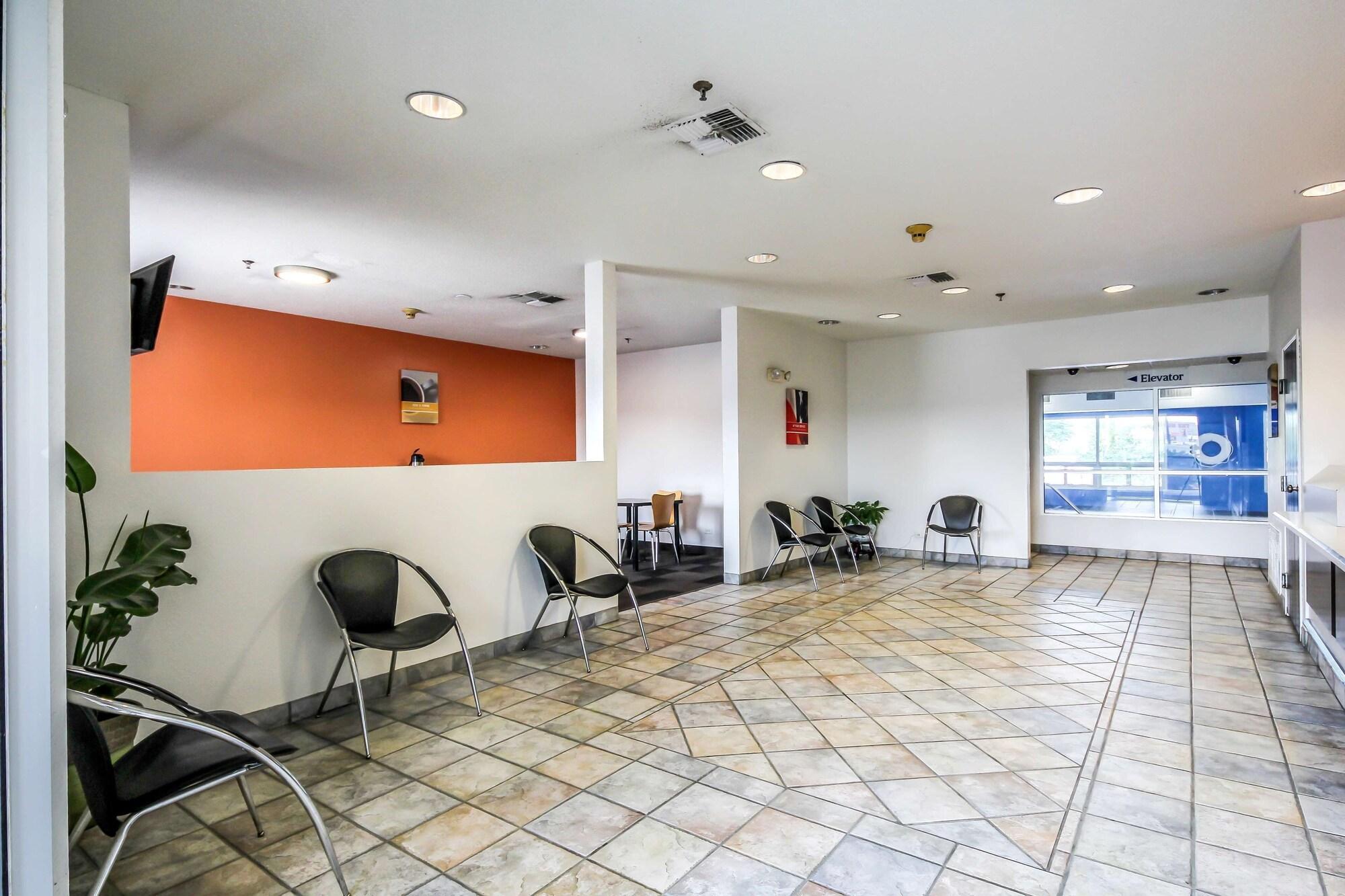 Vista Lobby Motel 6 New Braunfels, TX