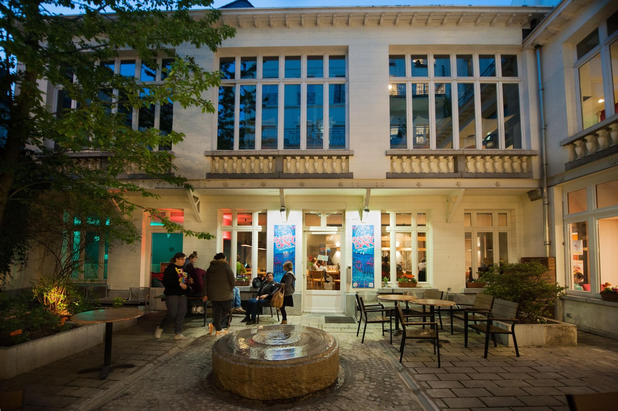 Varios Jacques Brel Youth Hostel