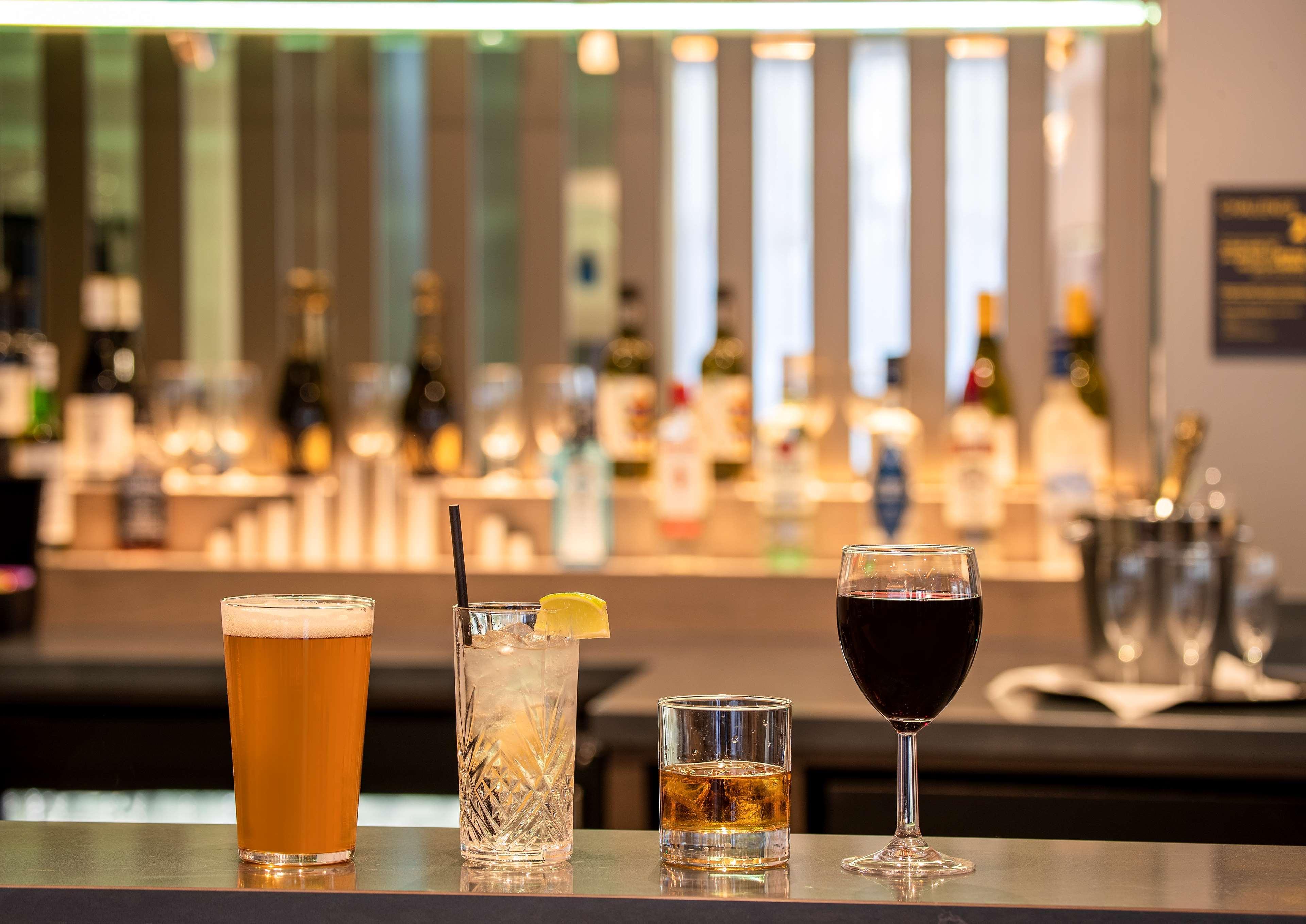Bar/Salón Hampton by Hilton Bath City