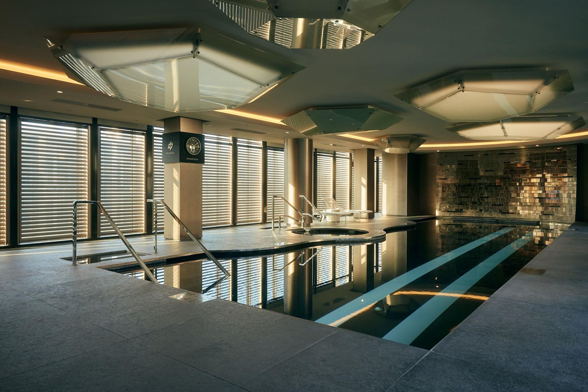 Vista Piscina Excelsior Hotel Gallia, a Luxury Collection Hotel, Milan