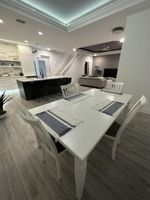 Alquiler Vacacional - Chic & Cozy River District Townhouse