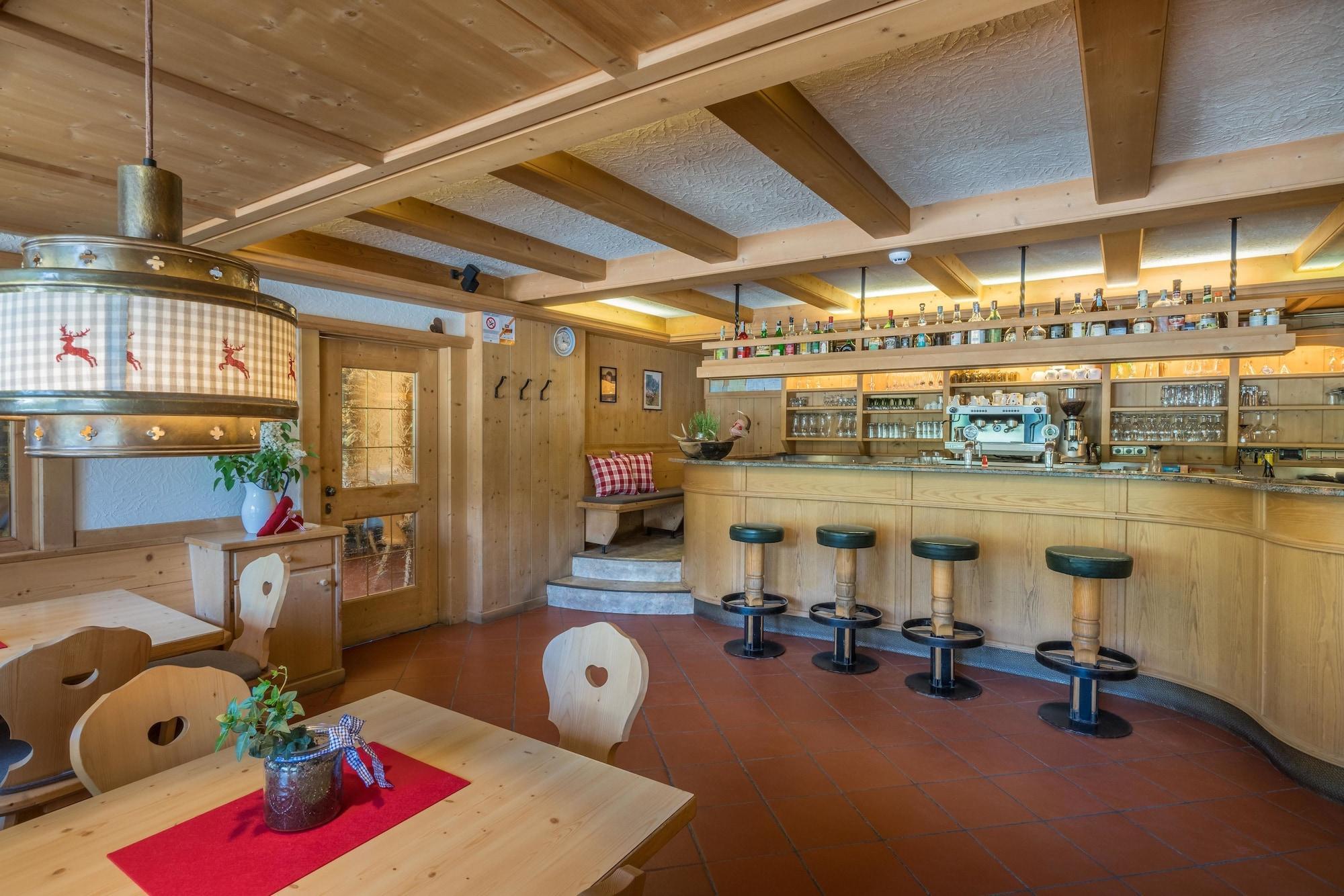 Bar/Salón Berghotel Alpenrast