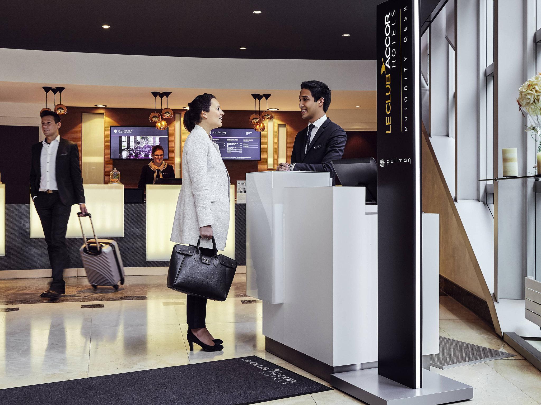 Vista Lobby Pullman Paris La Défense