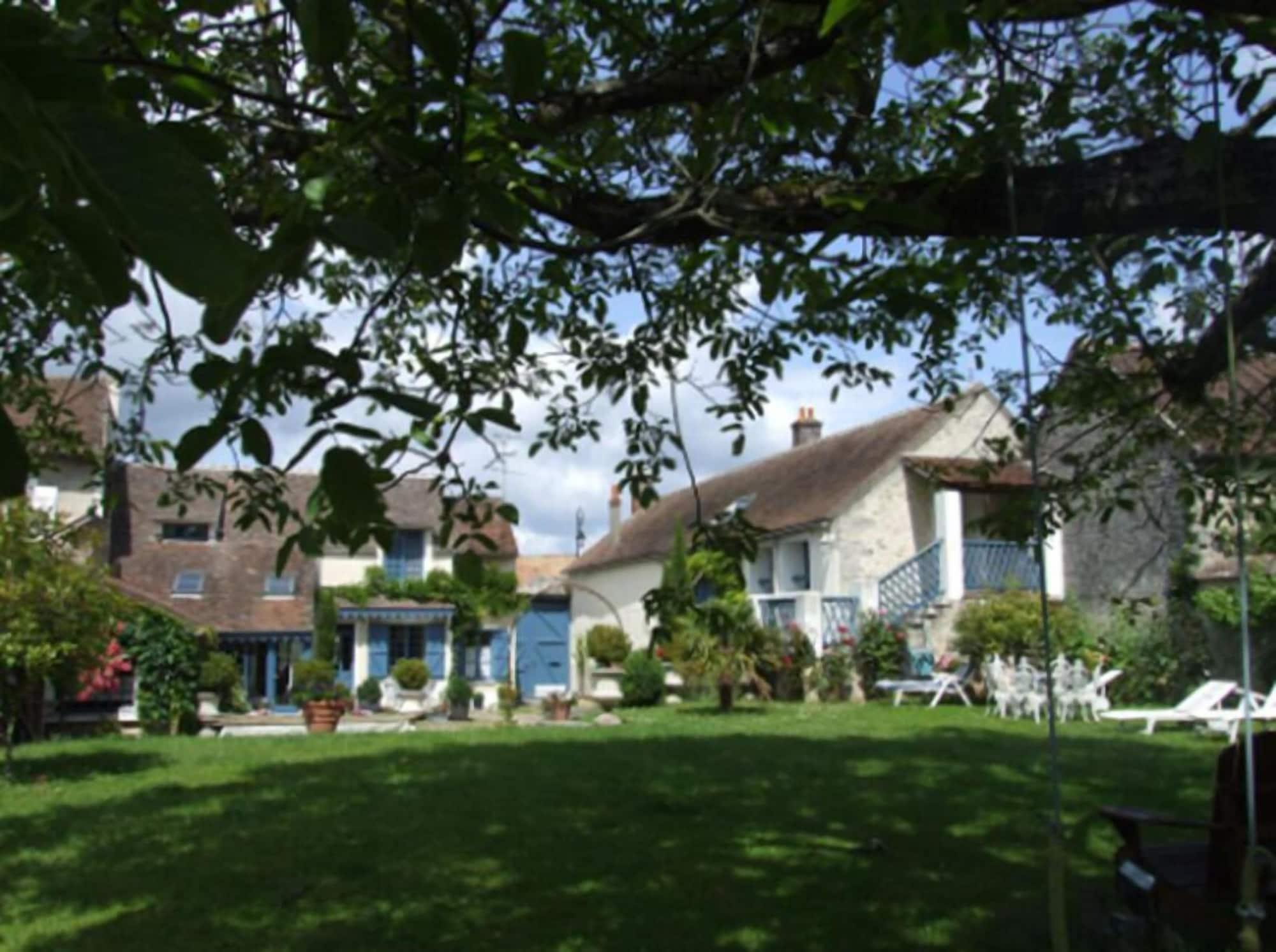 Vista Exterior Les Glycines