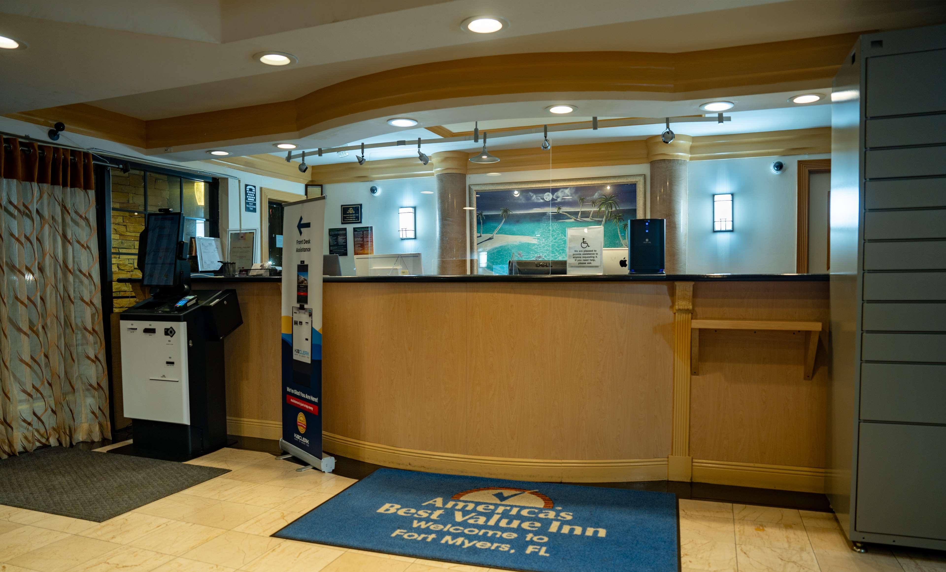 Vista Lobby Americas Best Value Inn Ft. Myers