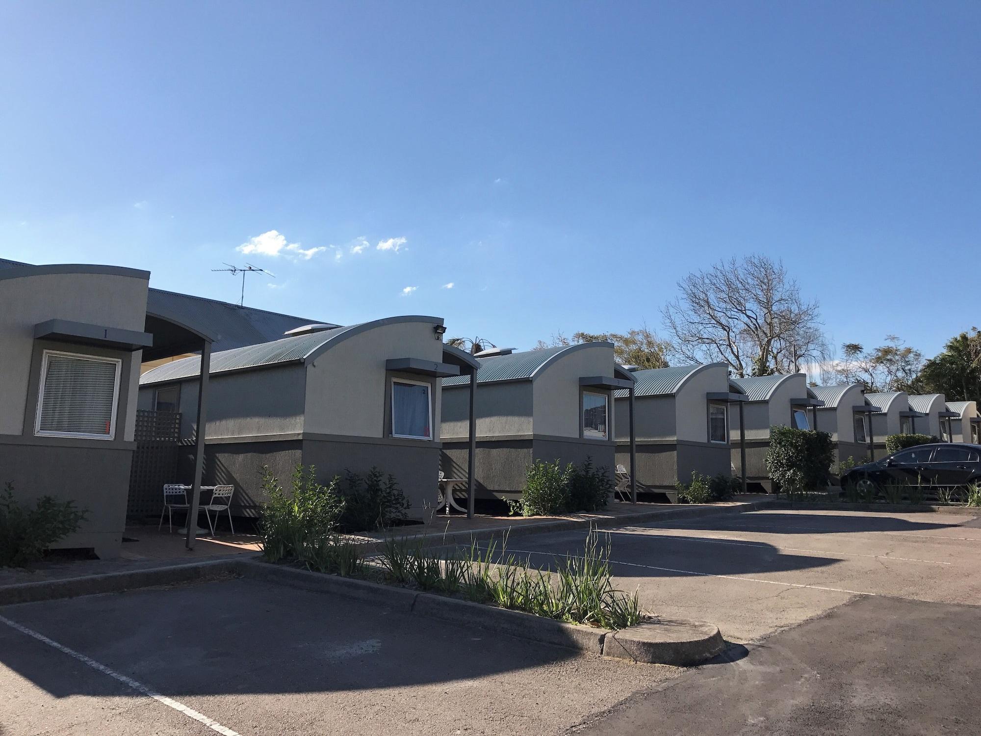 Vista Exterior Travellers Motor Village