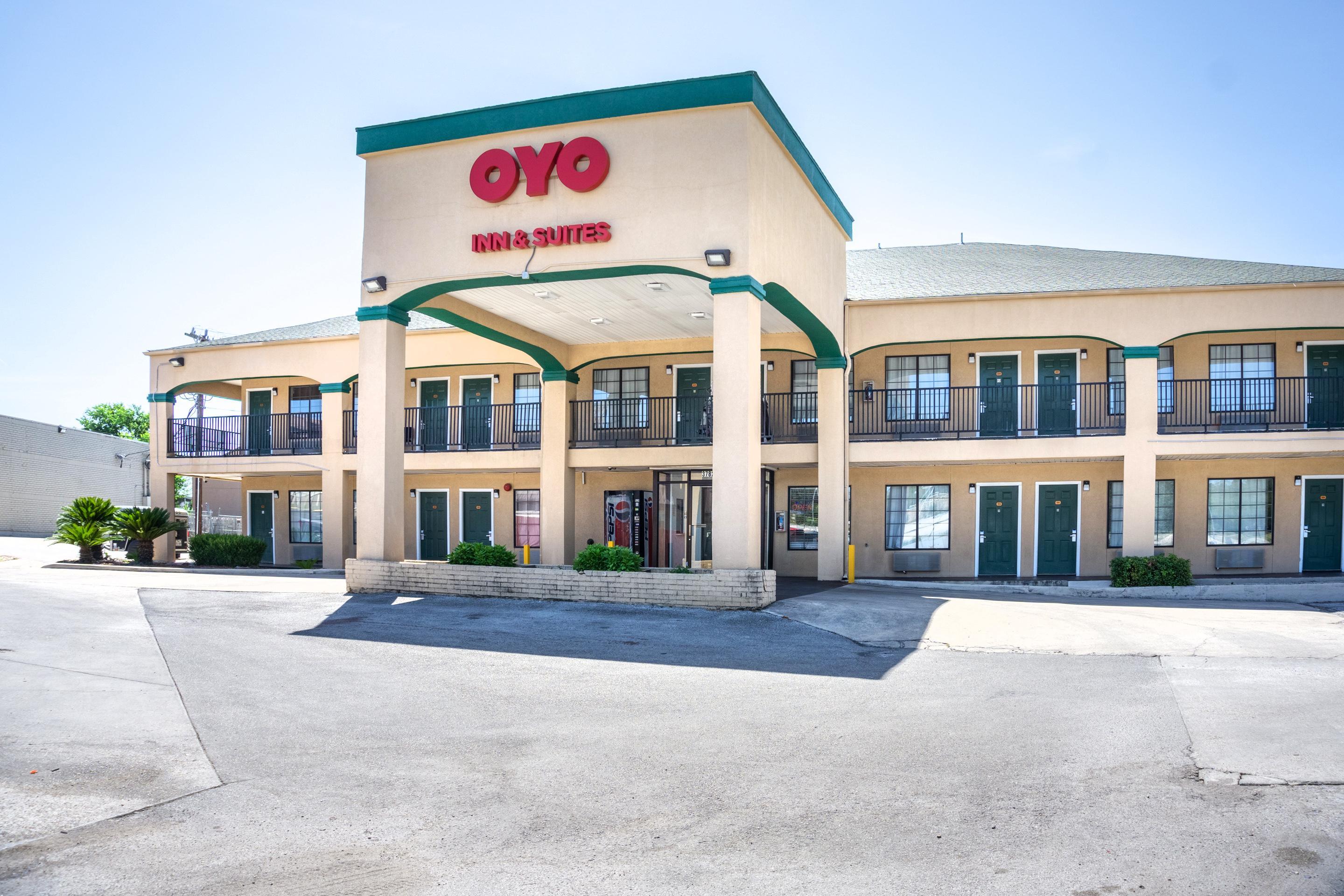 Vista Exterior OYO Inn & Suites Medical Center San Antonio