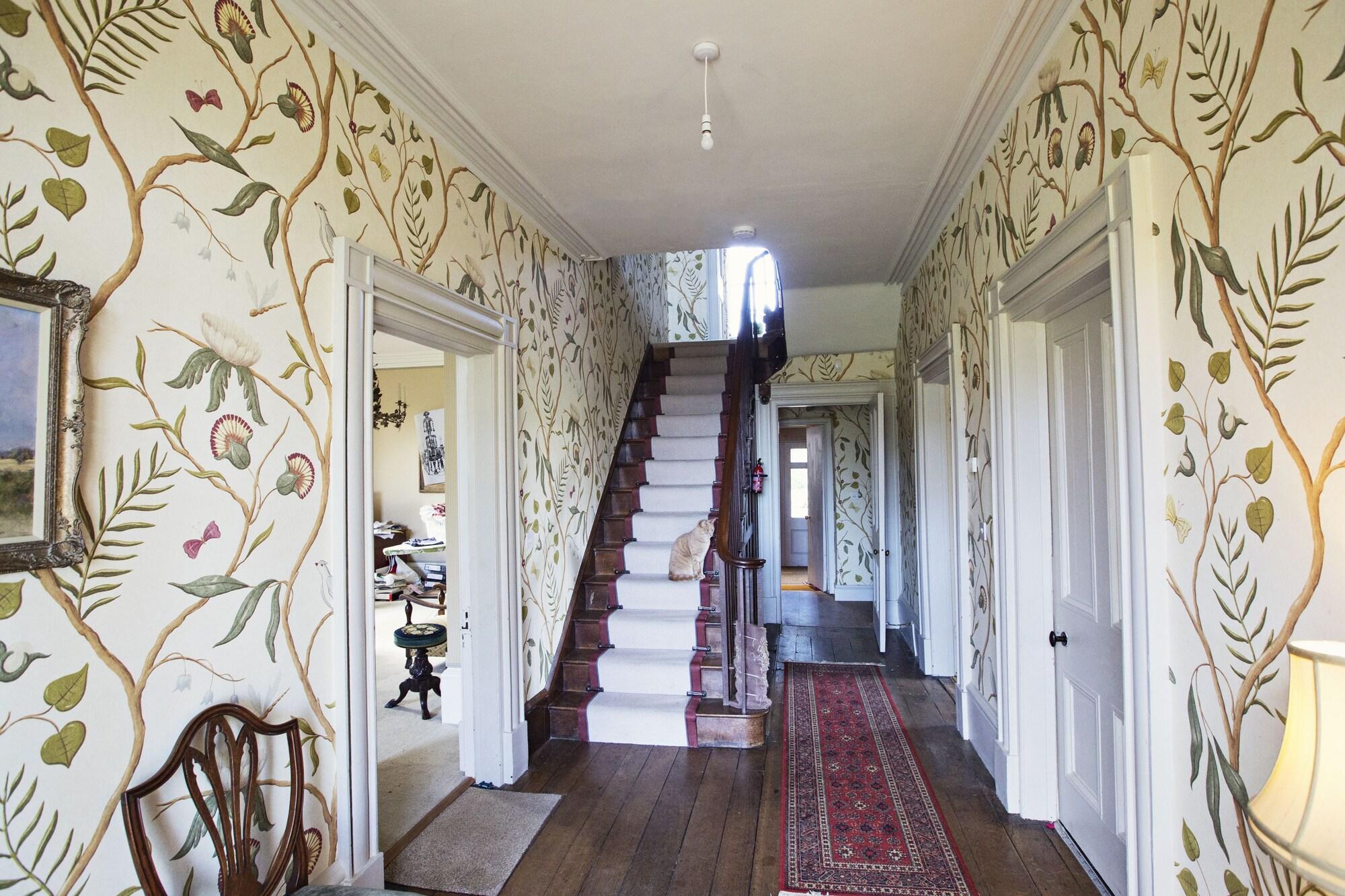 Varios Huntington Court