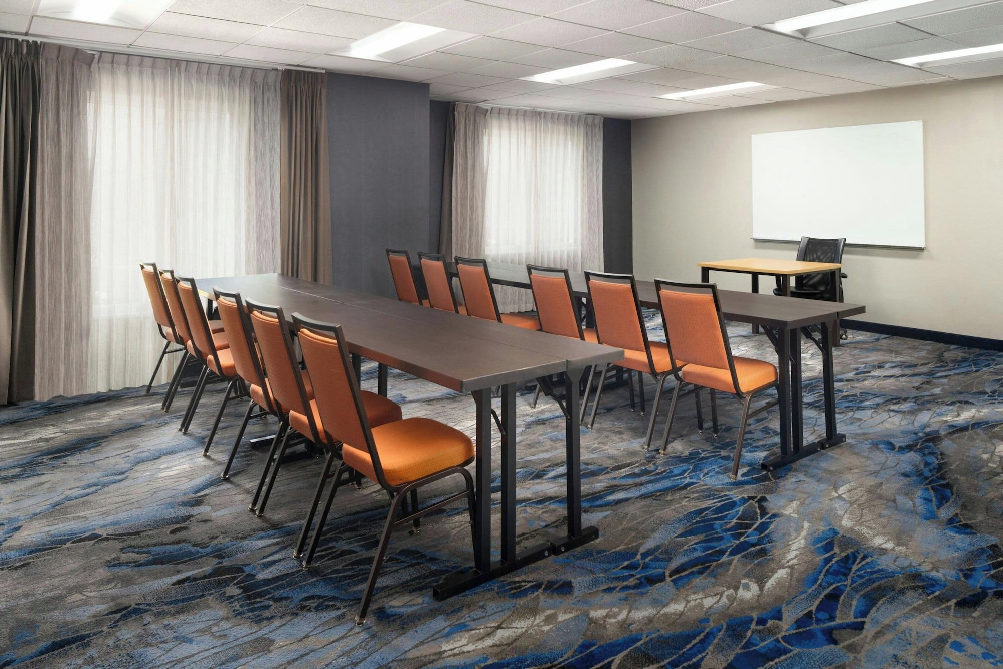 Sala de Reuniones Fairfield Inn & Suites Newark Liberty International Airport
