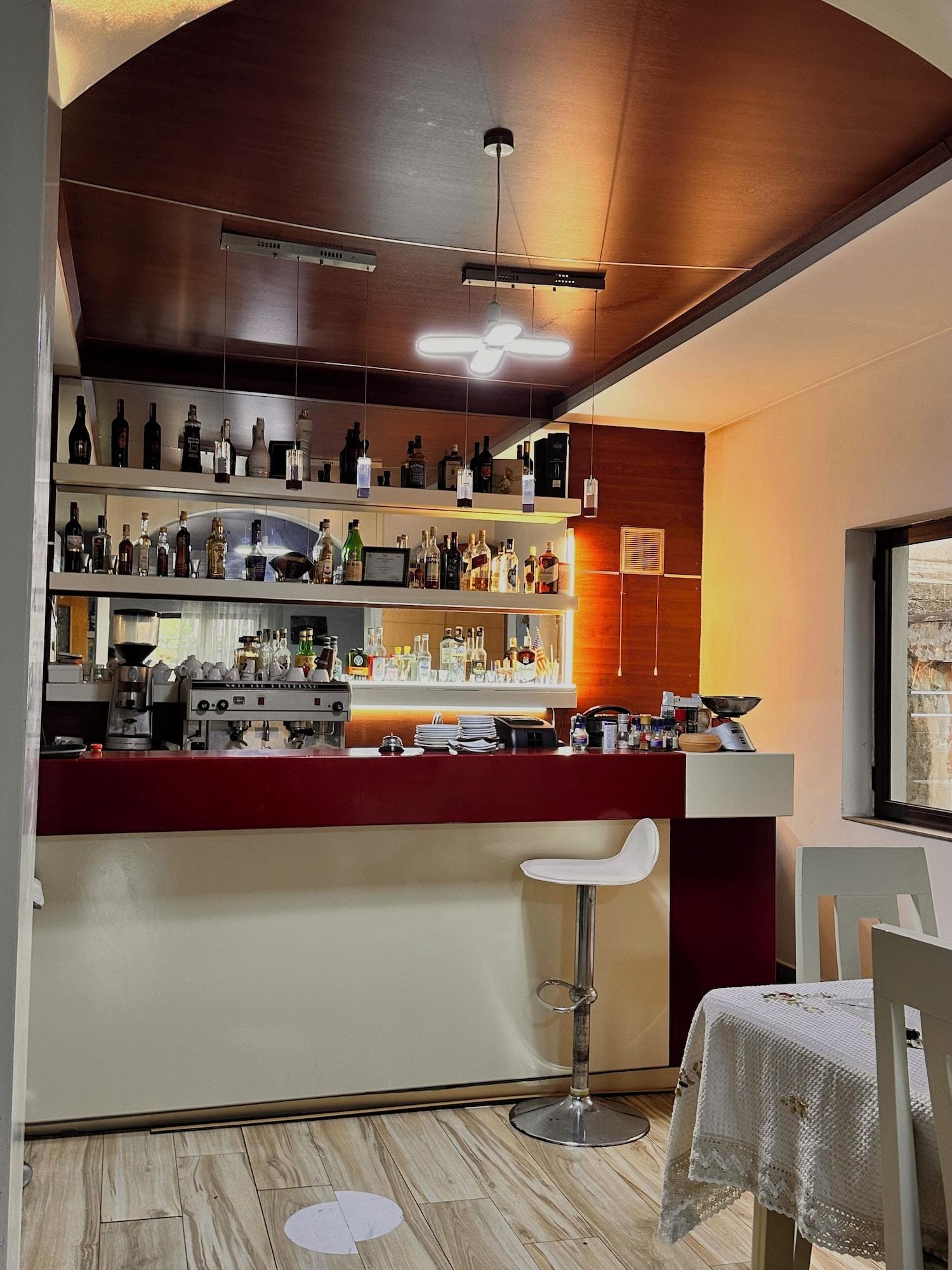 Bar/Salón Grand House