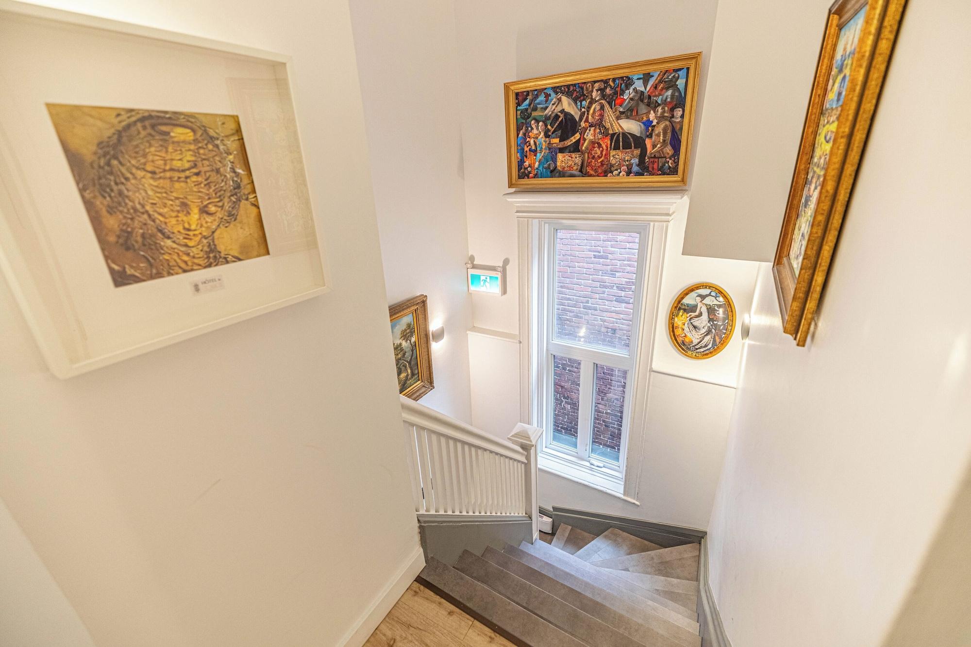 Varios Hotel le Coach